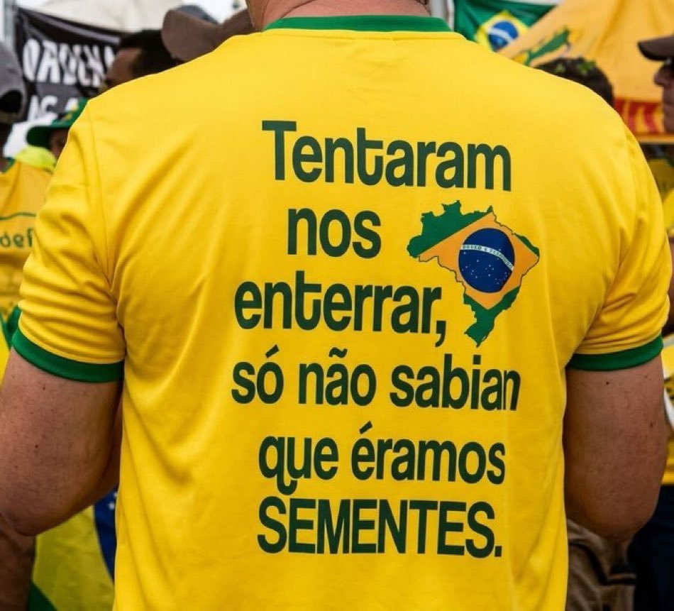 RafaelFontana's tweet photo. Lembrei-me desta camiseta. https://t.co/GMQyKvFqGD