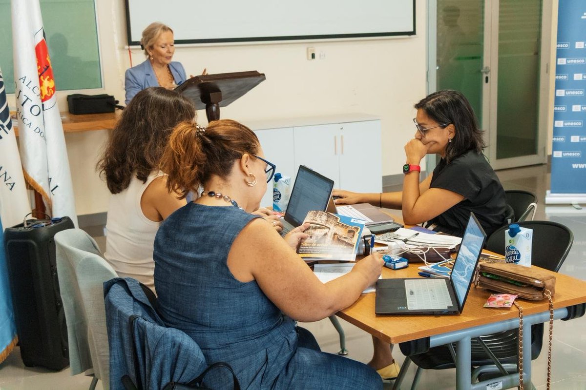 UNESCOHabana's tweet photo. La Ciudad Colonial de Santo Domingo🇩🇴 acoge el taller de prueba de la Caja de Herramientas para la Acción Climática en el #PatrimonioMundial, iniciativa liderada por la @UNESCO, @ICCROM, @ICOMOSy la @IUCN, con el apoyo de los gobiernos de los Países Bajos, Noruega y Australia. https://t.co/ni0aMquVK9