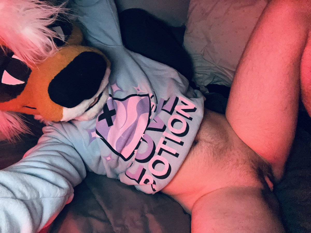 ThatGameboy_AD's tweet photo. Wanna pet my belly? 🐕 Promise I won’t bite— hard, at least ☺️
[He/They] https://t.co/JyxPi0dVtq
