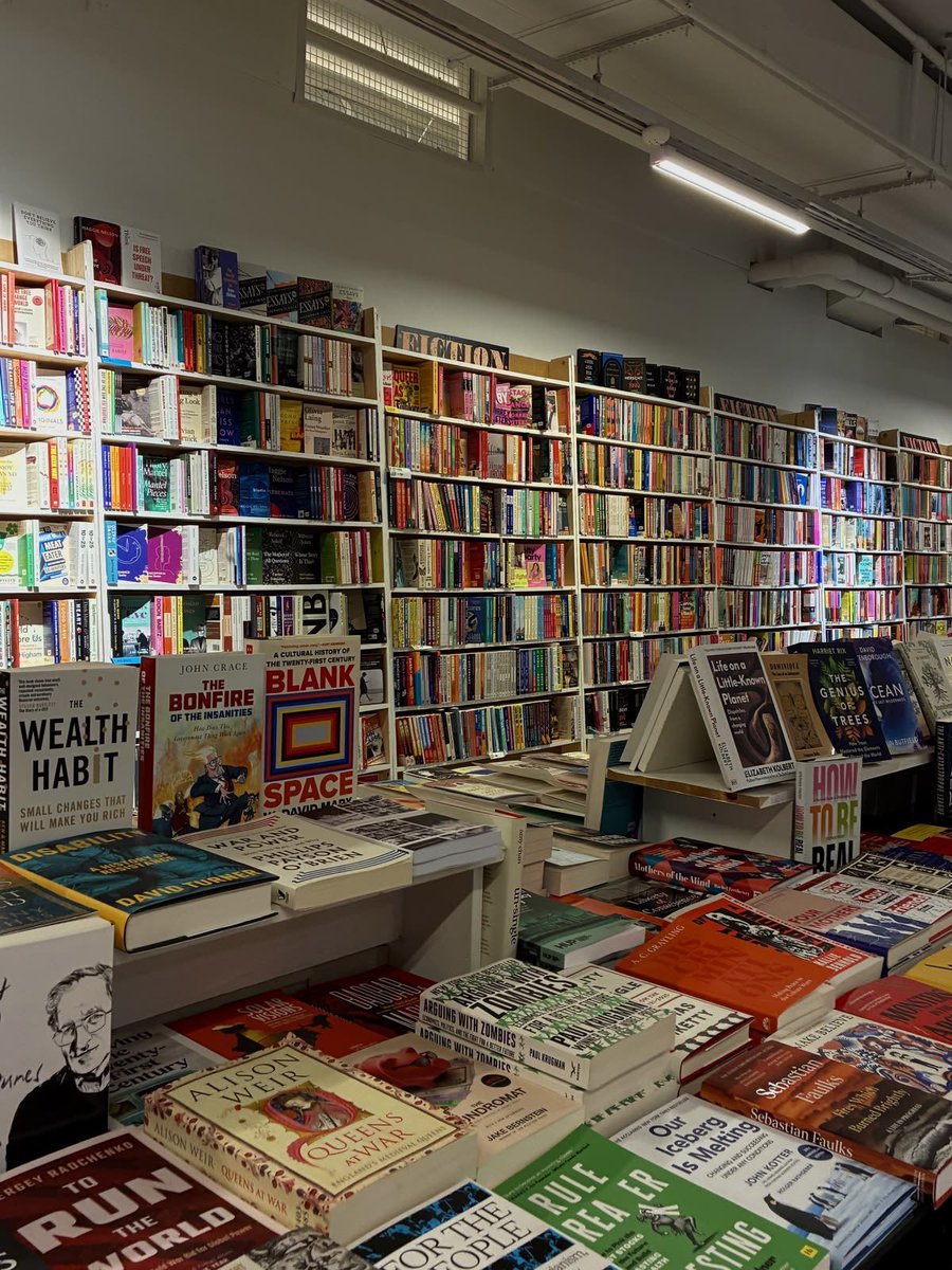 aulineboards's tweet photo. Book shopping heal my pain 📚 https://t.co/yYKAR88NU8