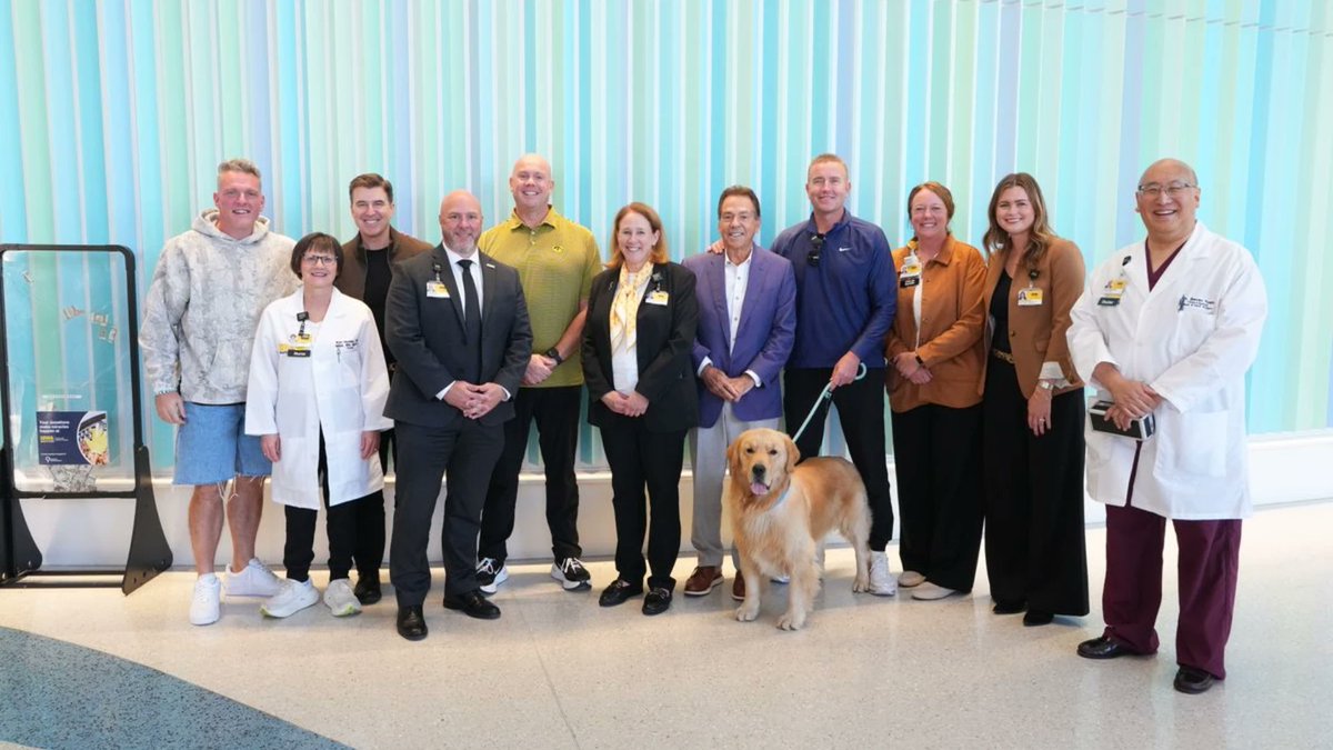 ESPNFrontRow's tweet photo. Beyond the Hawkeye Wave 💛

Before @CollegeGameDay took the stage in Iowa City last weekend, members of the crew visited @UIchildrens

The experience sparked powerful reflections from the team &amp; a $1M donation from @PatMcAfeeShow

More on the visit: https://t.co/wK45gAH1x3 https://t.co/lUiIbEotvj