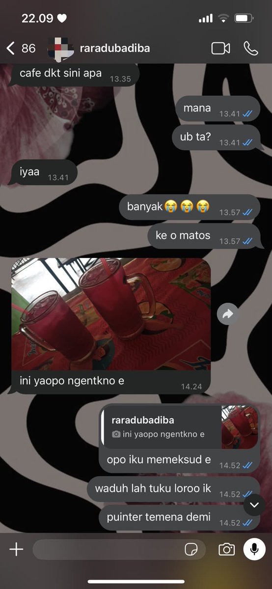 mynameiscacaca's tweet photo. demi apa aku siang ngakak baca iki alias dia beli es teh jumbo DUA DIPIKIR GA SEBESAR IKU dan akhirnya kekenyangan teh😭☝🏻 https://t.co/nVrl3FJsuy