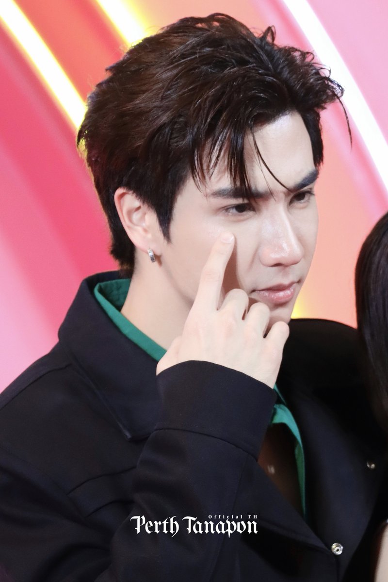 PerthOfficialTH's tweet photo. น่ารักน้าาา… แต่ดันติดหล่อมาด้วย

PERTH X TOPS OF GOHAIR 

#GOHAIRxPerth 
#PerthTanapon https://t.co/Z549NLLgzS