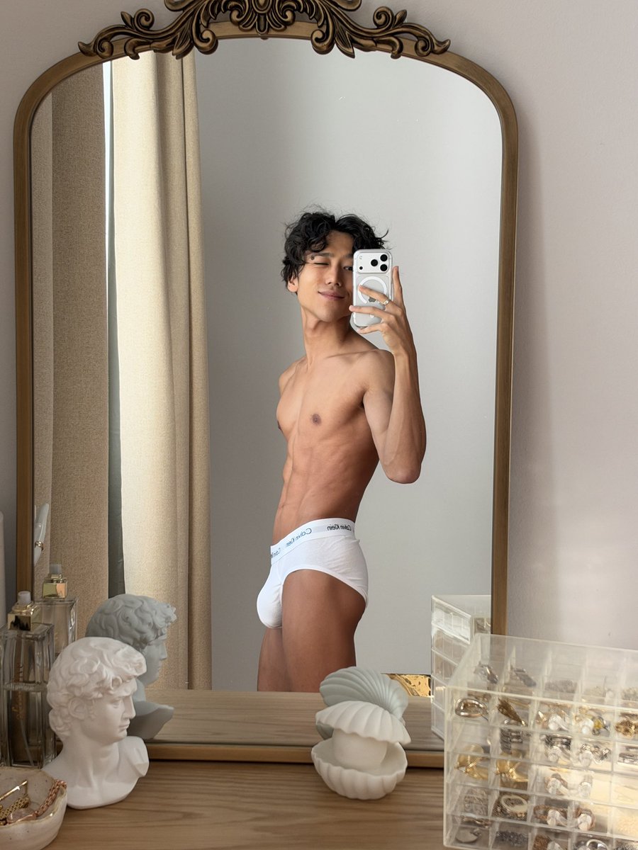 dexunseen's tweet photo. Mirror selfies https://t.co/fGv2itRKhp