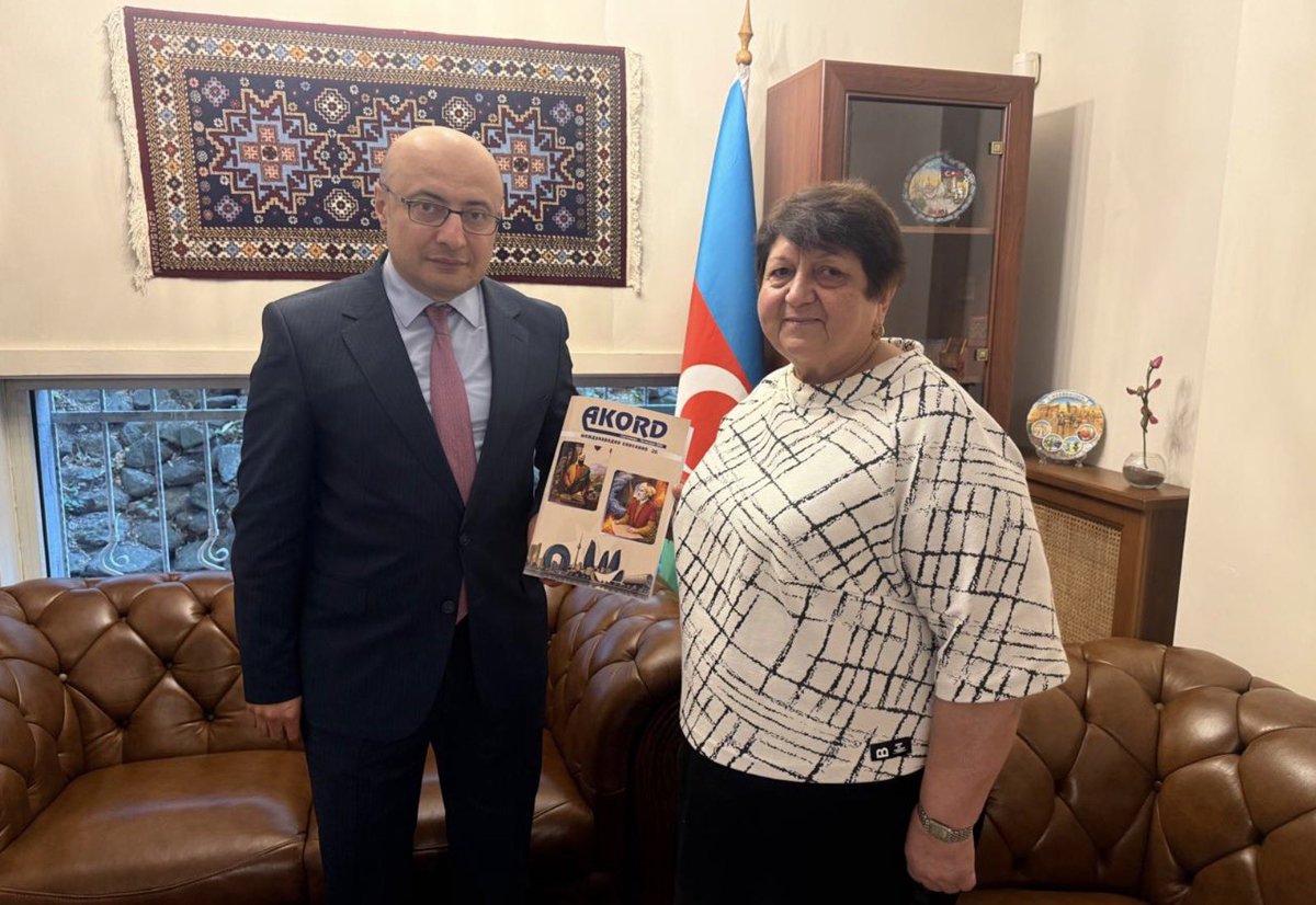 ElmarEMammadov's tweet photo. 🇦🇿🇧🇬 Bolqar dilində nəşr olunan “Akord” jurnalının baş redaktoru Mariya Pavlovna Hüseynova-Atanasova ilə Səfirlikdə görüşməkdən məmnun oldum. Jurnalın 25-ci yubiley buraxılışı münasibətilə onu təbrik etdim və gələcək fəaliyyətində uğurlar arzuladım.🇦🇿🤝🇧🇬 https://t.co/exYkW7HxKB https://t.co/fJgd00EGZi