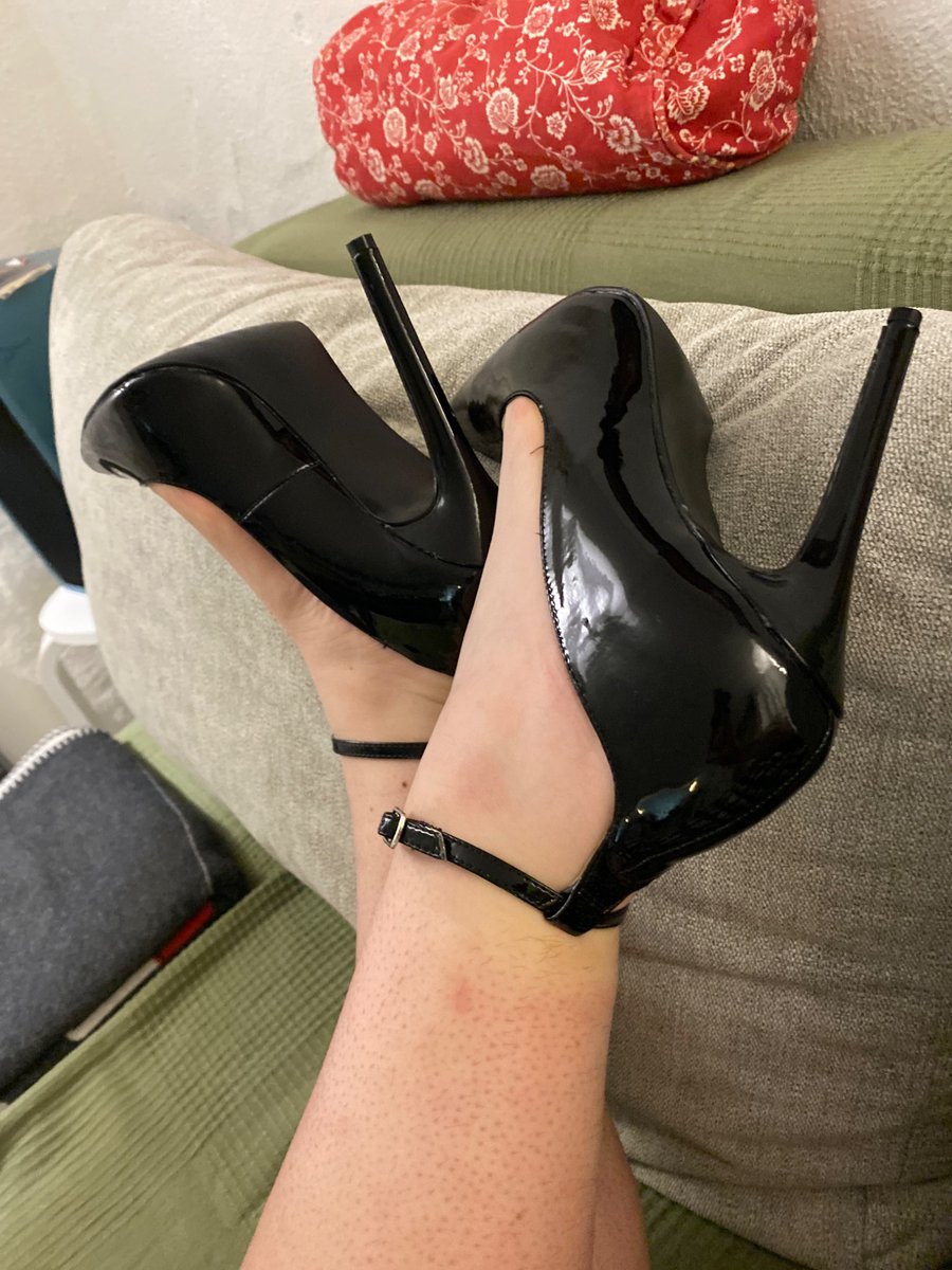 mll3021's tweet photo. Wearing the extra high 13cm ones today so I can’t run away from you🥰

#femboy #pleaser #heels #high heels #cnc #fetisch #bdsm https://t.co/4f81CBChyc