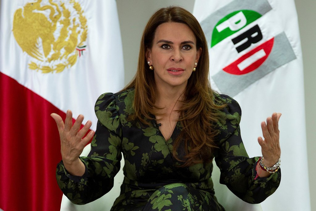 J4feT_25's tweet photo. ¿Y el reportaje de @AztecaNoticias o @latinus_us?

Carolina Viggiano, Secretaria General del PRI, compró casa de 40 millones de pesos en Las Lomas de Chapultepec.

La compró con 2 factureras señaladas por el SAT, y una fue proveedora en el gobierno de Rubén Moreira en Coahuila.

Recuerden que este es el PRI que quiere regresar a gobernar Hidalgo y todo México.