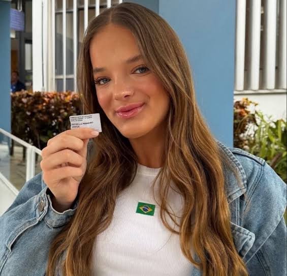 radiocareca's tweet photo. isso pq as mina de direita sao as top e a mais bela https://t.co/sUagWog4yj