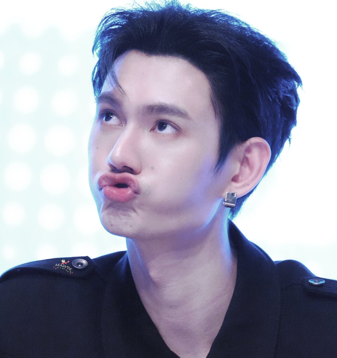 AKAJADE2's tweet photo. Good night, goldfish Peow
可爱笨蛋金鱼🐱
@pavelphoom 
#pavelphoom https://t.co/dRB2zUomdd