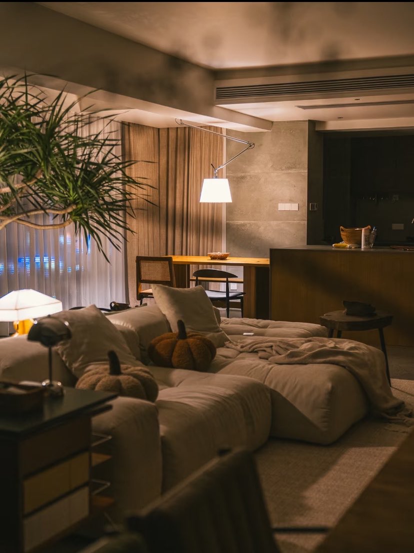 beigecorner97's tweet photo. Nighttime is a Vibe https://t.co/3UyHTYdX0S