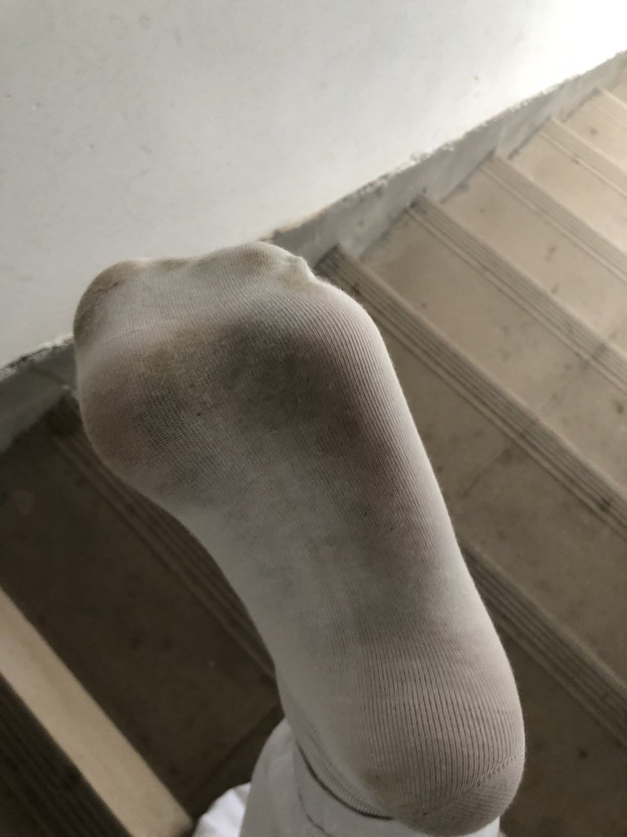 zh1016000's tweet photo. 只穿袜子在外面走路 骚臭脚都变得黑黑的了（就走了一会脚趾缝和脚心就出汗了 光着脚就有酸臭味了😭）#袜子 #臭脚 #脏袜 #足交 #骚脚 #处女 #精液 #脚汗 #玉足 #恋足 #光脚 #脚汗 #上贡 #原味 #脚泥 #女初 #学生 https://t.co/IGJIsv6GIL