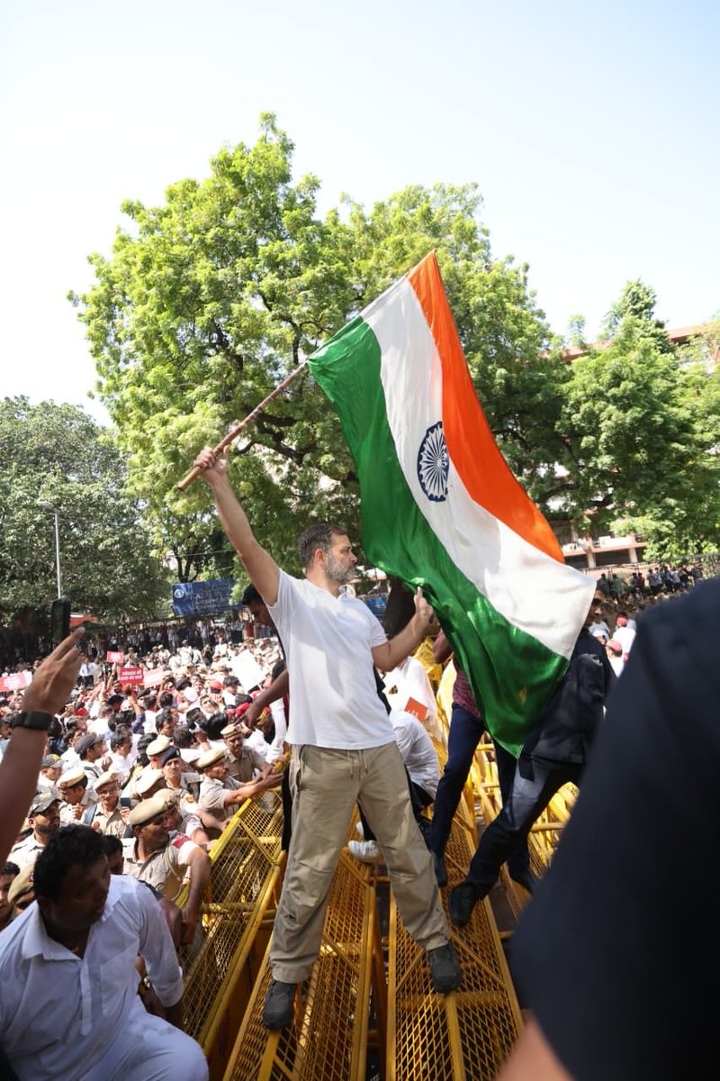 Jigneshpargi30's tweet photo. अंग्रेजों के खिलाफ लड़कर जीते थे,
वोट चोरों के खिलाफ भी लड़कर जीतेंगे ✊ https://t.co/uQVfFmhnQF