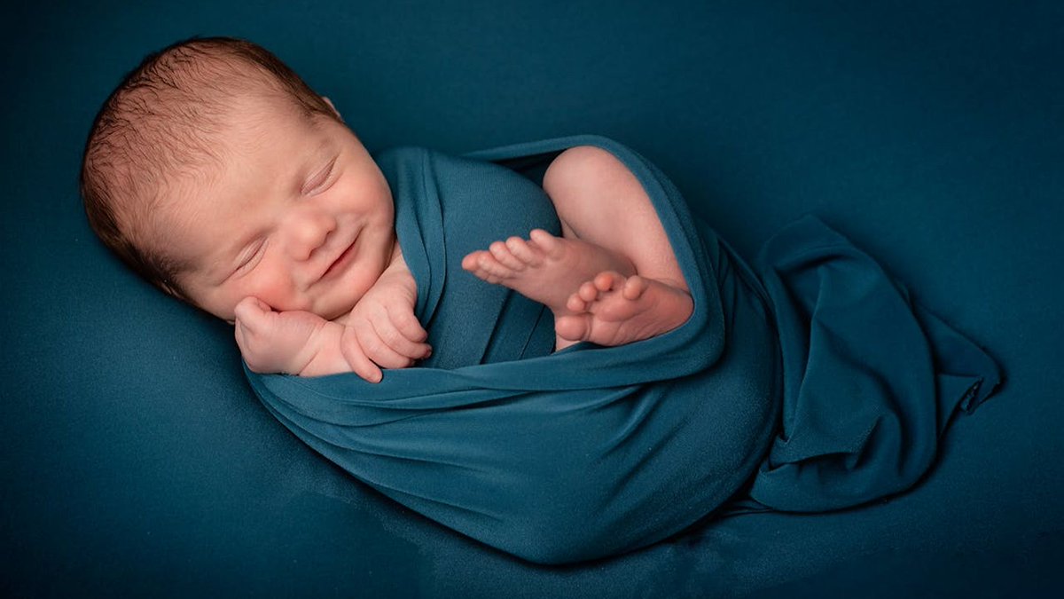 CzHasici's tweet photo. Do porodnice už to nestihli. Chlapeček přišel na svět v sanitce těsně před nemocnicí https://t.co/ENMgefPoZg
🚑👶 Záchranáři spěchali s maminkou do porodnice. Zdravý chlapeček se narodil ještě v sanitce ❤️👏 #ZZS #Zachranari #porod #IZS #HasiciCZ https://t.co/CoEKiNZcLc