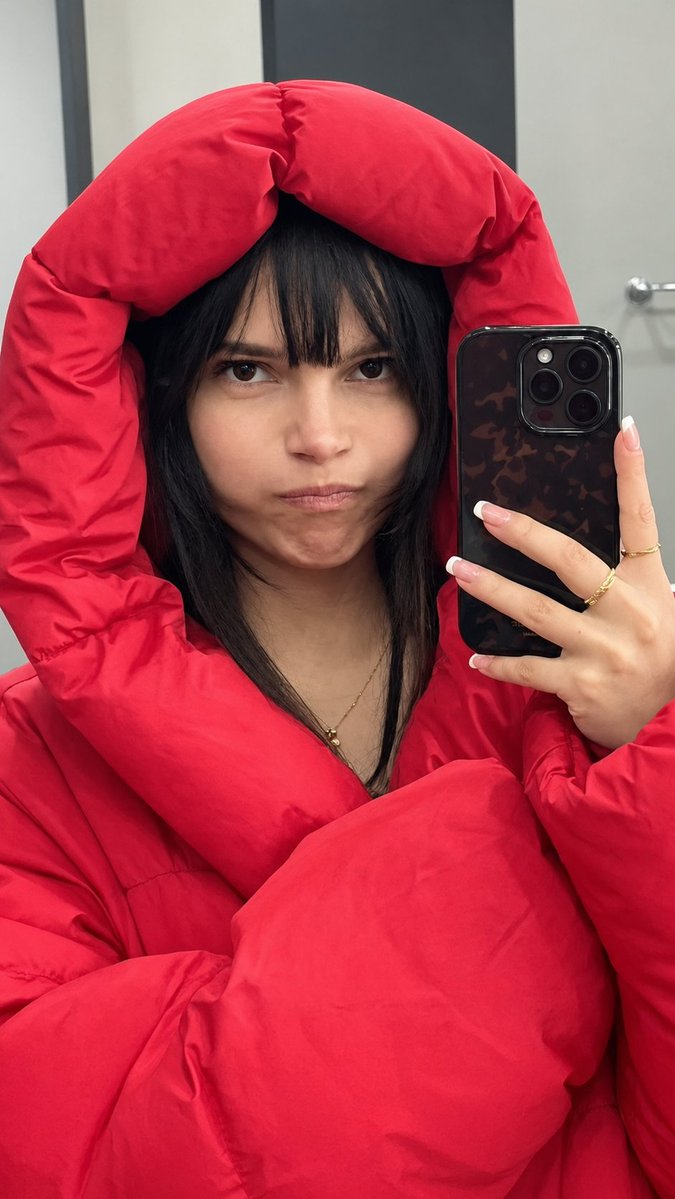 AvantikaHQ's tweet photo. Inde Navarrette pulling that ridiculously cute scrunched-up face is the purest thing on my timeline today. Her goofy charm and completely unfiltered personality are impossible not to love. 

How does someone make being this silly look so utterly adorable?! 😍 https://t.co/djcpsM3dZZ