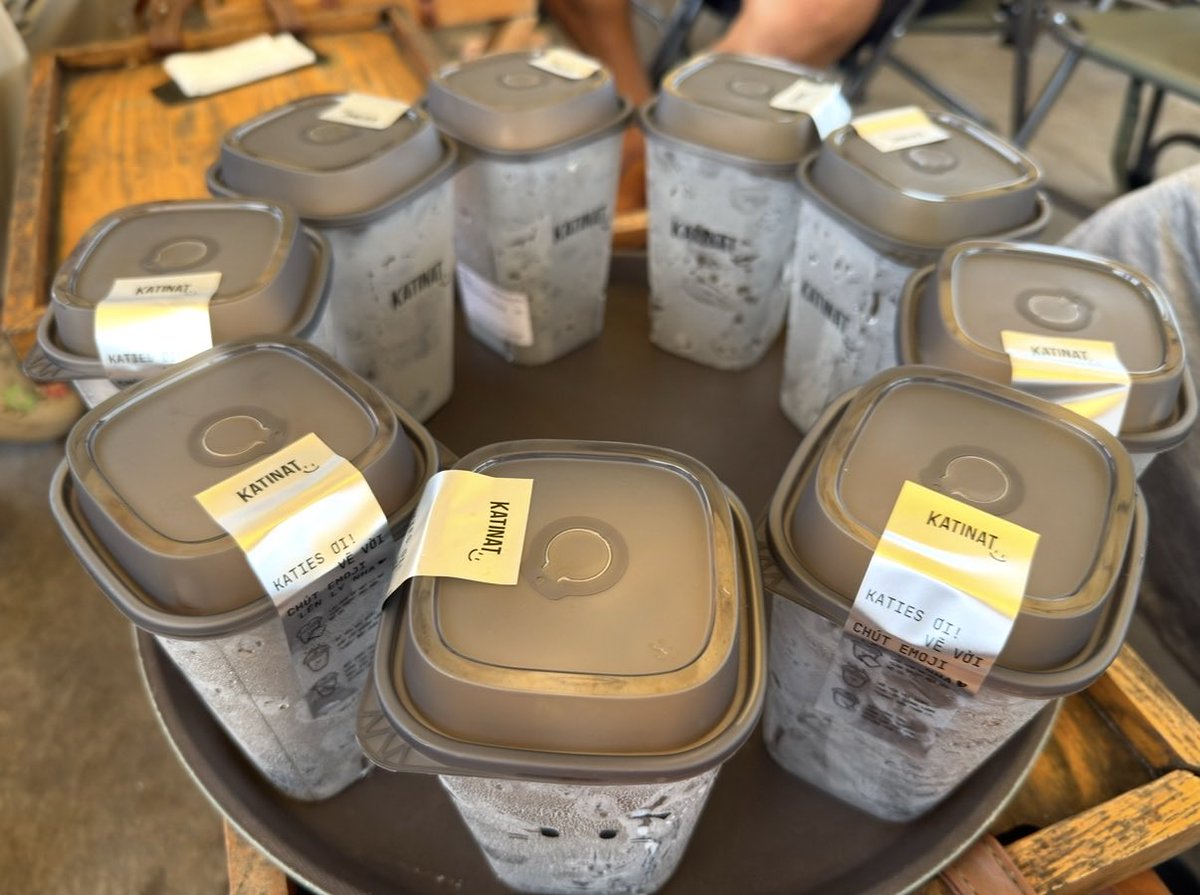 Louisb_crypto's tweet photo. Cafe chiều thứ 4 không uống một mình.☕️
Katinat cùng đồng đội, ly nào cũng có tên. Đá lạnh, nói cười, xong việc.
Ai đi Katinat chiều nay không? ☕✨
#katinat #cafechieu #thu4 https://t.co/vVJO0xVuXw