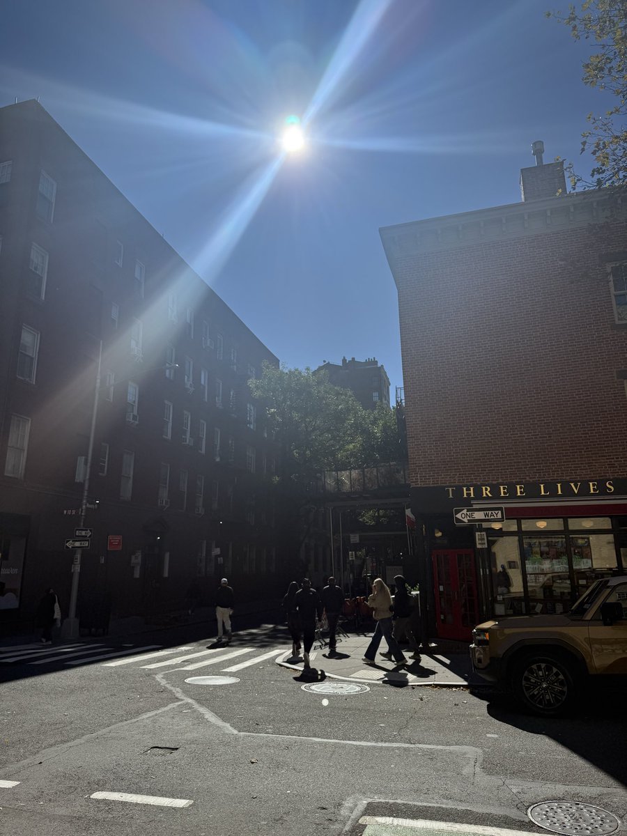 dscofries's tweet photo. photosynthesizing on 10th and waverly is my new passion https://t.co/MibfS69CyB