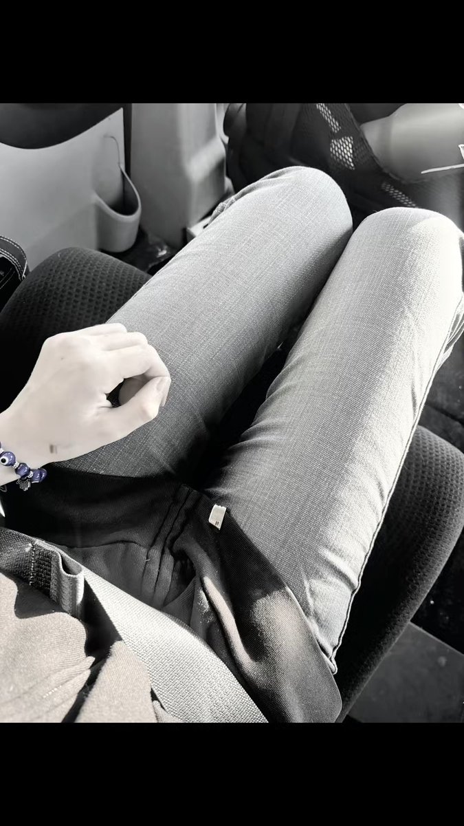 cncgoalz's tweet photo. bc in the car,, looking fat as ever  !!! https://t.co/jBazDSTBSU