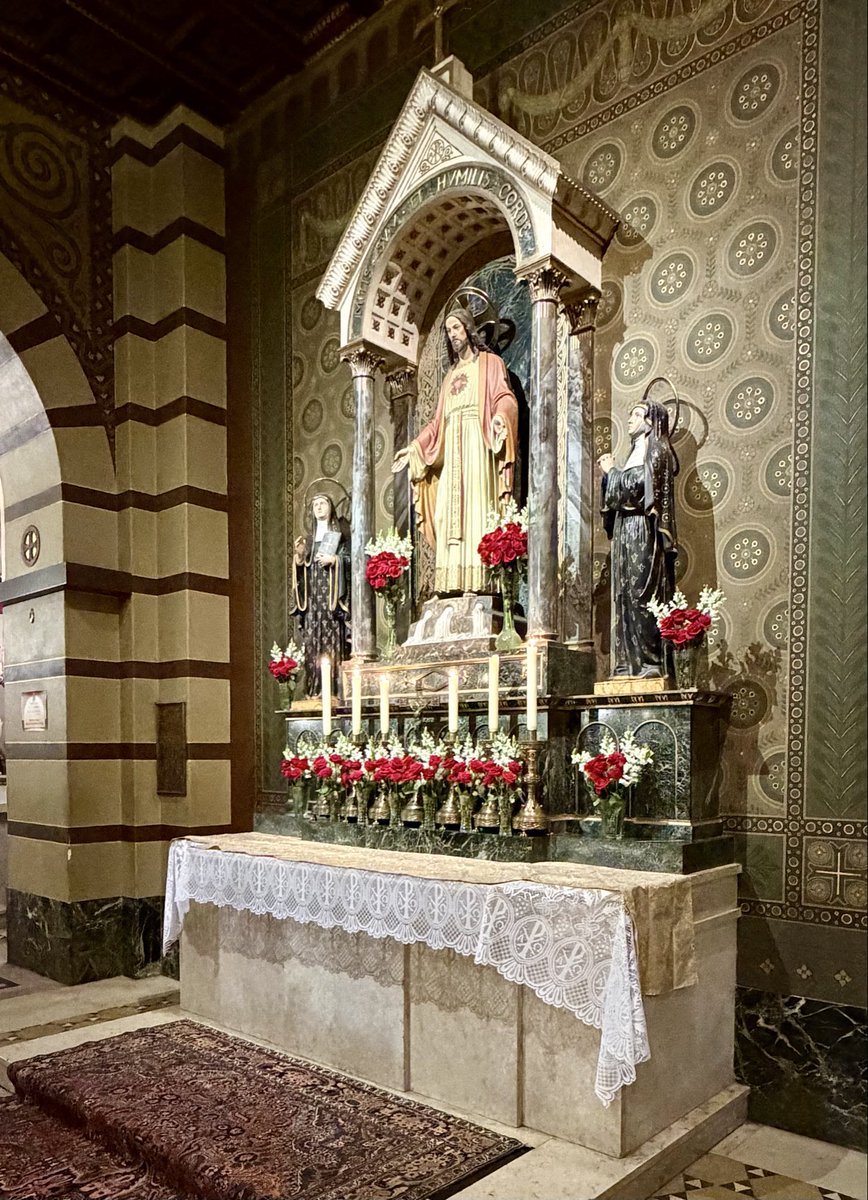 AndreaMatarazzo's tweet photo. Ontem participei da missa dos 100 anos de consagração do altar do Sagrado Coração do Mosteiro de São Bento.  Uma cerimônia maravilhosa toda com cantinhos gregorianos executados pelos monges do mosteiro acompanhados pelo incrível órgão de lá.  Quero agradecer oo dom João Batista. https://t.co/ymIRfhacbN