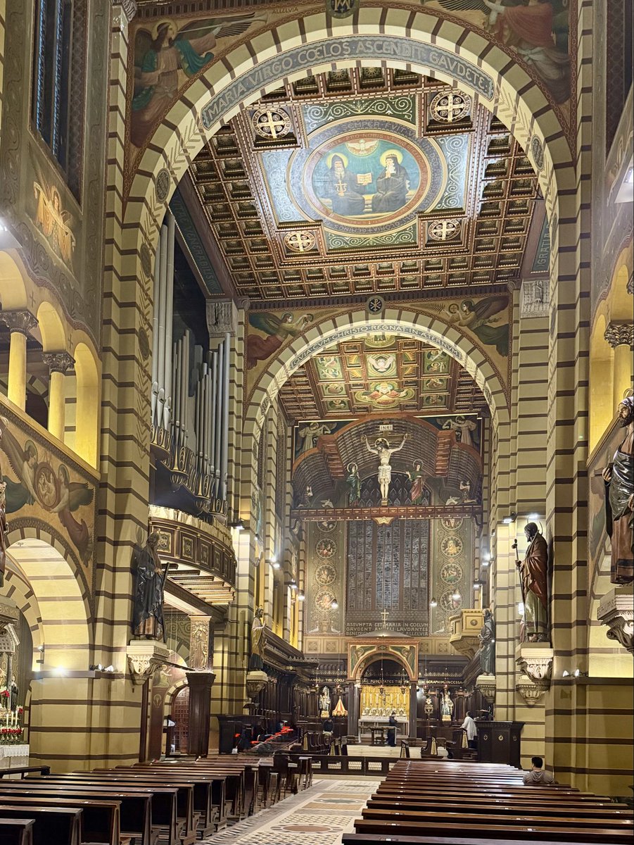 AndreaMatarazzo's tweet photo. Ontem participei da missa dos 100 anos de consagração do altar do Sagrado Coração do Mosteiro de São Bento.  Uma cerimônia maravilhosa toda com cantinhos gregorianos executados pelos monges do mosteiro acompanhados pelo incrível órgão de lá.  Quero agradecer oo dom João Batista. https://t.co/ymIRfhacbN
