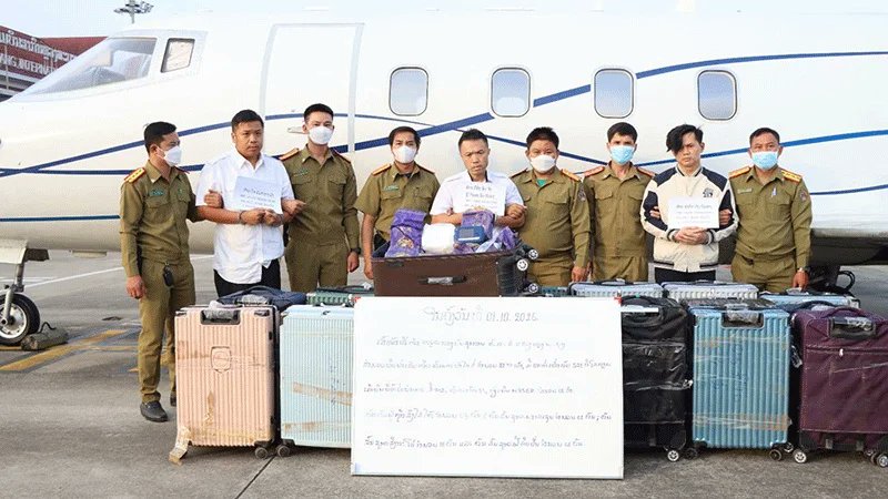 FreeMsian's tweet photo. Have you ever seen @PDRMsia put up drug cartel dealers' faces? Now we have a chance thanks to Laos Police and China Press (for publishing)! https://t.co/u3aC8M17rc