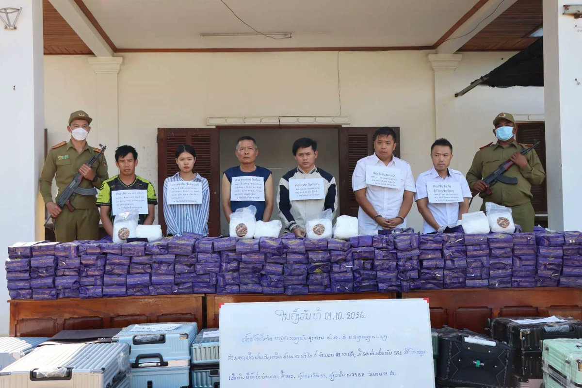 FreeMsian's tweet photo. Have you ever seen @PDRMsia put up drug cartel dealers' faces? Now we have a chance thanks to Laos Police and China Press (for publishing)! https://t.co/u3aC8M17rc