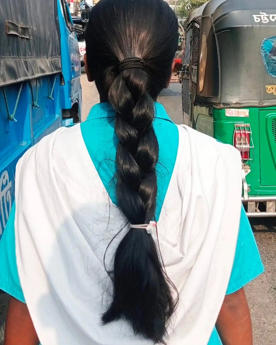 DeemedEditor017's tweet photo. Papa evaro kani intha thick volume intha shining jada dorikindi ante adrushtame ufff modda aa rubber band kinda durchi drill chestha soft ga moddaki oopiri adaka cum chestundi uff, aa tail ni notlo pettukunta

#longhair #hairfetish #longbraid https://t.co/PKFe8hosn8