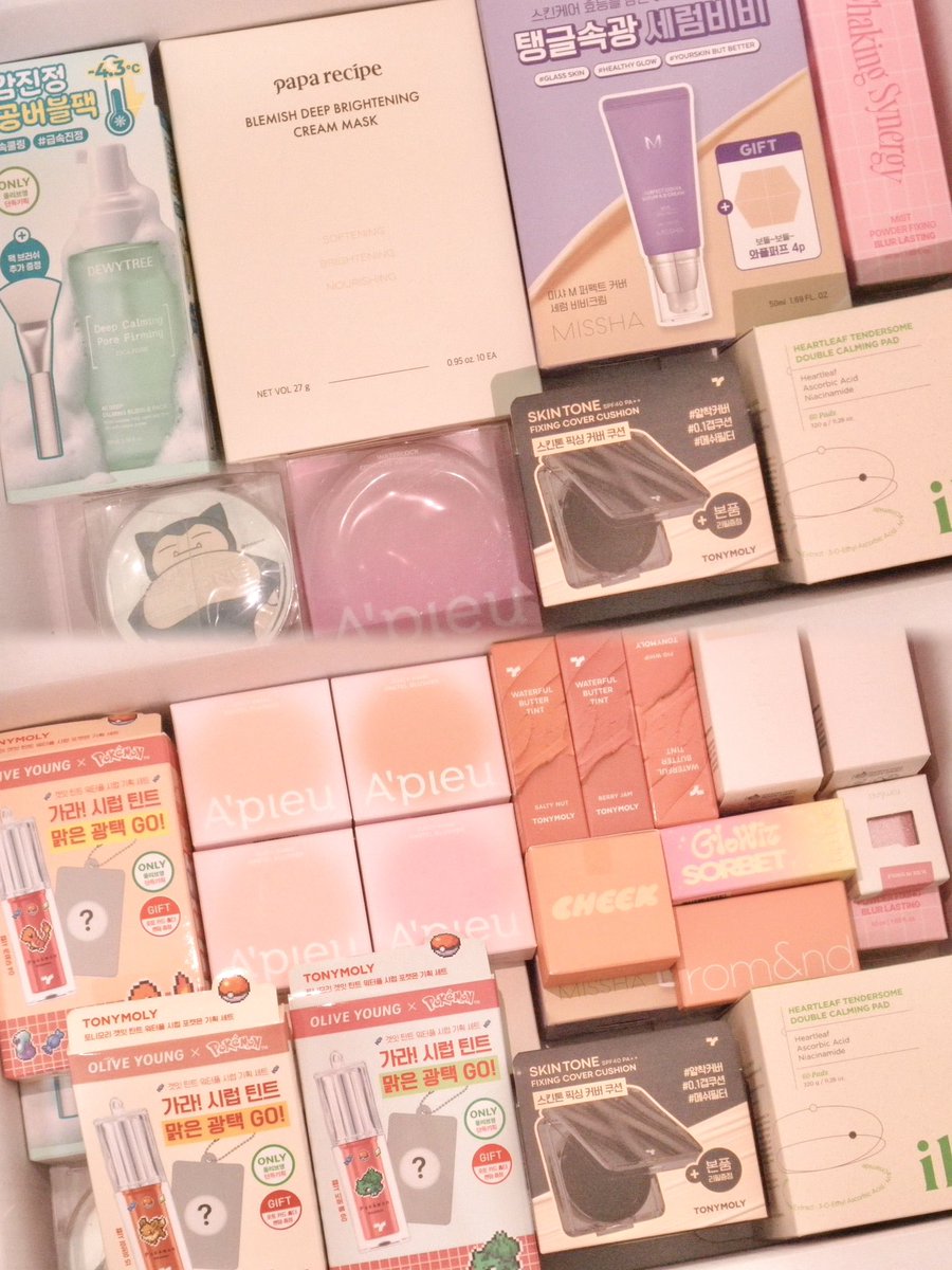 cosmeb2anii's tweet photo. #RT + #follow 이벤트 🎁

항상 제 계정 찾아와주시는 분들께 감사한 마음을 담아
오랜만에 선물 박스를 준비했어요 ︎( ⸝⸝⸝ ̫⸝⸝⸝)♥

기초 + 베이스부터 색조까지!
가득 새상품으로 채워서 한 분께 보내드릴게요➰

요즘 날씨가 점점 쌀쌀해지고 있는데
다들 감기 조심하시고 따뜻하게 지내세요 🍂
항상 함께해주셔서 감사합니다!
