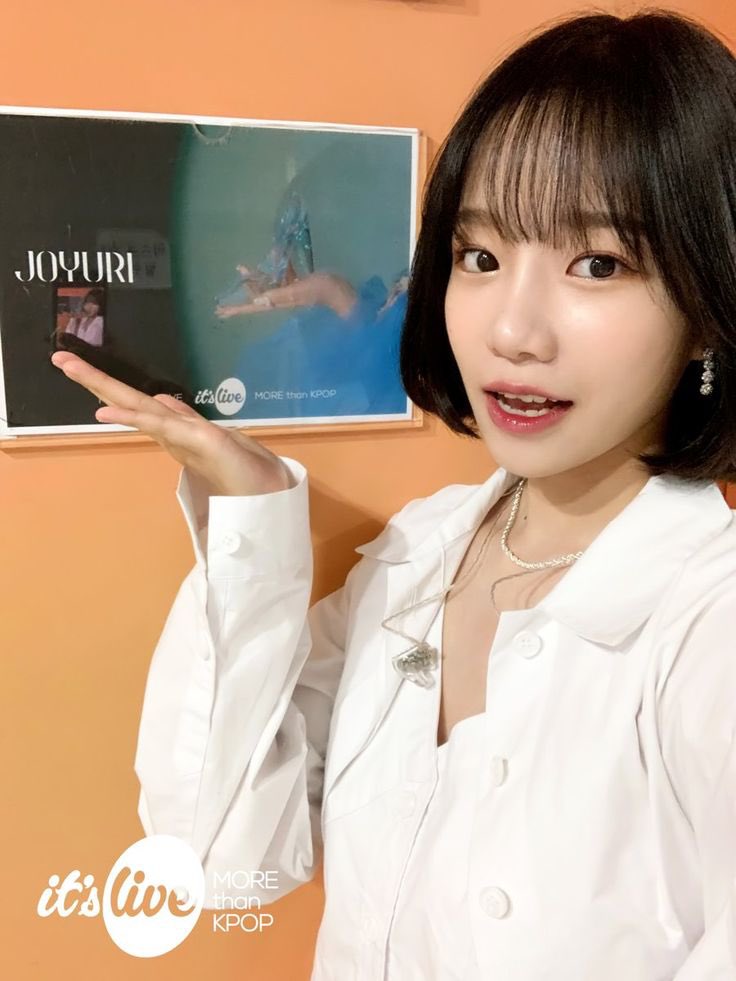 XR_YULGUMI's tweet photo. 유리야, 우리 둘 다 늙을 때까지 네 곁에 있겠다고 약속했어! 당신의 팬이 되어 정말 기뻐요. 마치 제 또 다른 친구를 찾은 기분이에요! 영원히 너와 함께 있고 싶어! 🩵🩵🩵🩵🩵
#조유리 #JOYURI #チョユリ
#FiveYearsWithGLASSY
#5YearsWithYURI https://t.co/ChBhAyjIwL