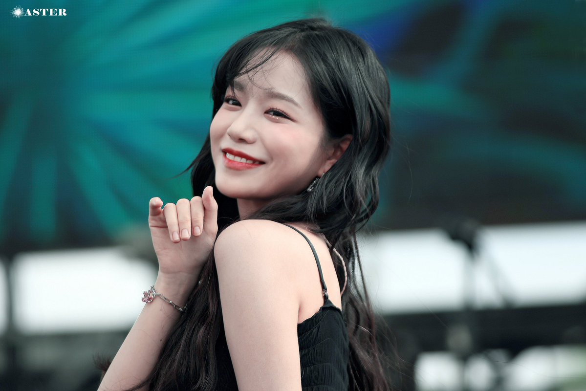 XR_YULGUMI's tweet photo. 유리야, 우리 둘 다 늙을 때까지 네 곁에 있겠다고 약속했어! 당신의 팬이 되어 정말 기뻐요. 마치 제 또 다른 친구를 찾은 기분이에요! 영원히 너와 함께 있고 싶어! 🩵🩵🩵🩵🩵
#조유리 #JOYURI #チョユリ
#FiveYearsWithGLASSY
#5YearsWithYURI https://t.co/ChBhAyjIwL