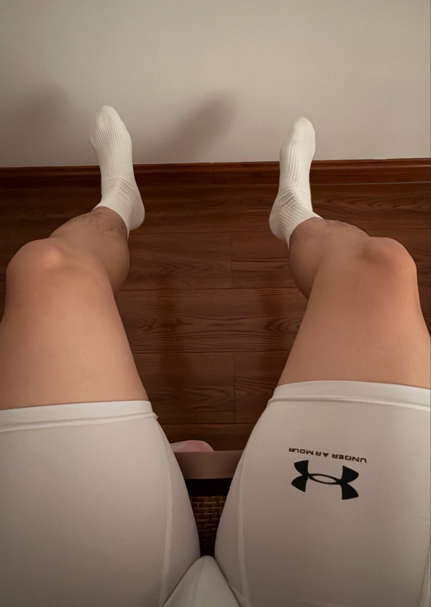 Denouemdddd's tweet photo. 好肥的大腿… https://t.co/jd3nG4rU7M