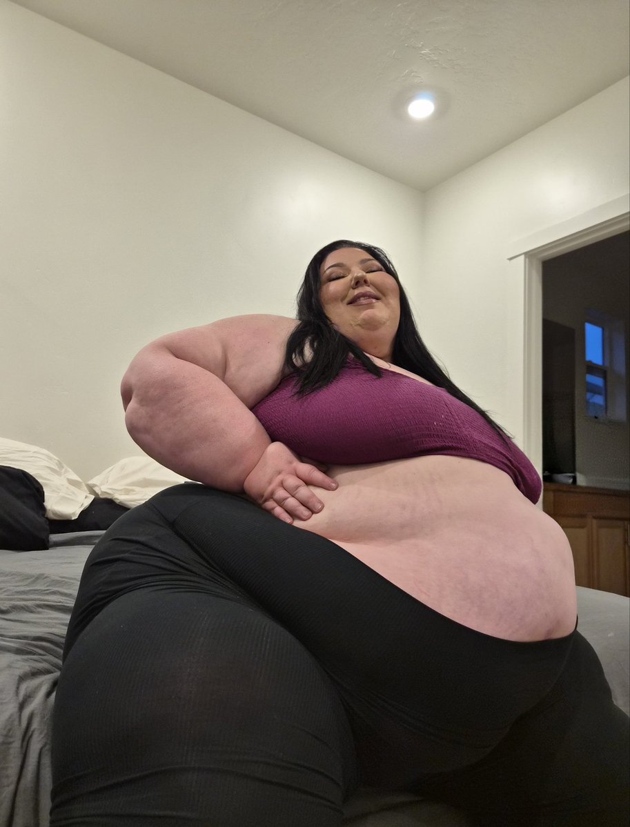ssbbwerika's tweet photo. there’s nothing better then a big girl pinning you down https://t.co/oY6tRDIVnY