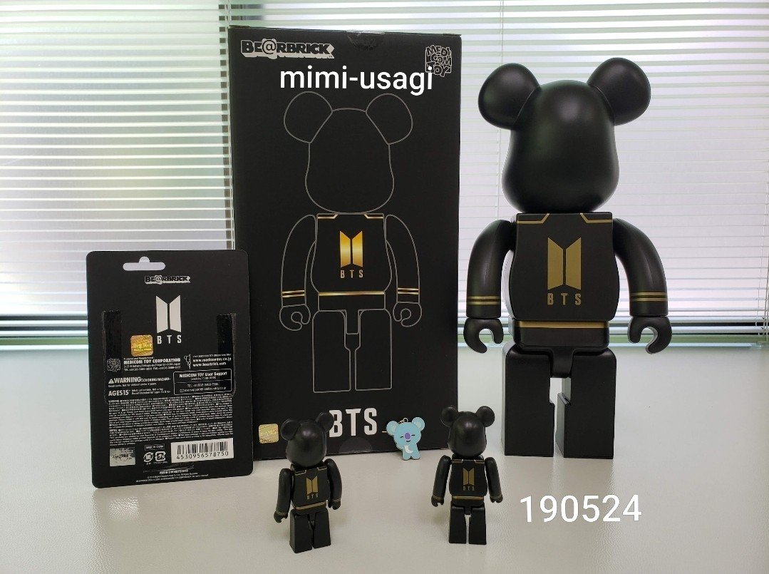 usagi384's tweet photo. 2019年のBTS × BE@RBRICK。
届いたときに記念撮影してた写真、見つかった📸

当時は
100% 2,000円  400% 8,800円
2026年は
100% 2,800円  400% 17,800円

400%、かなり上がったな…😳
こうして比べると時の流れを感じる😂 https://t.co/Ir3Sm1IxQ1