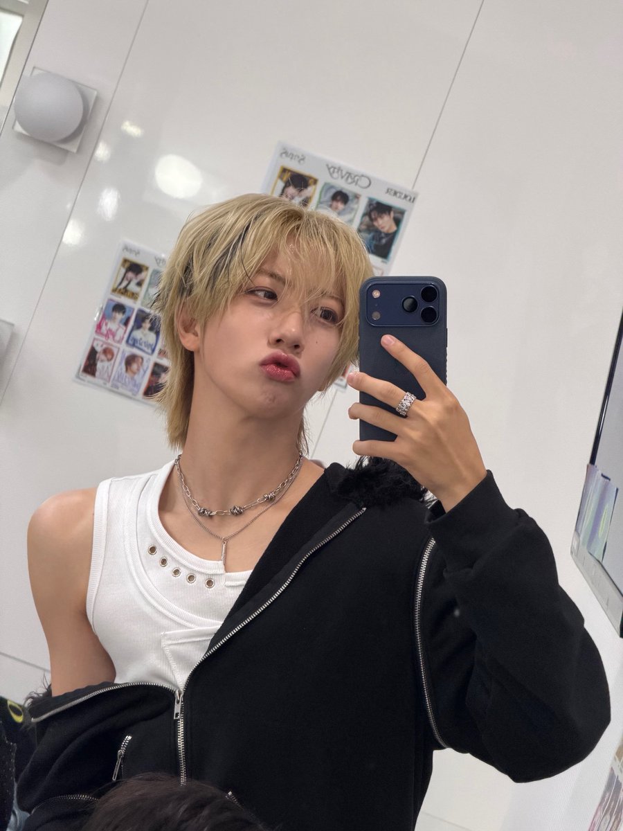 CRAVITY_twt's tweet photo. 🖤💛 
#원진 https://t.co/kJXlsekbWp