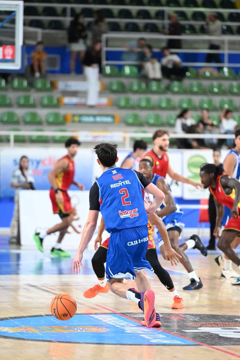 zopencosbasket's tweet photo. 🏀 Clínica Ponferrada @baloncestoSDP  🆚 @SBballAcademy (2) 🏀

📸 @Shionponfe https://t.co/Dnf9FRFng1