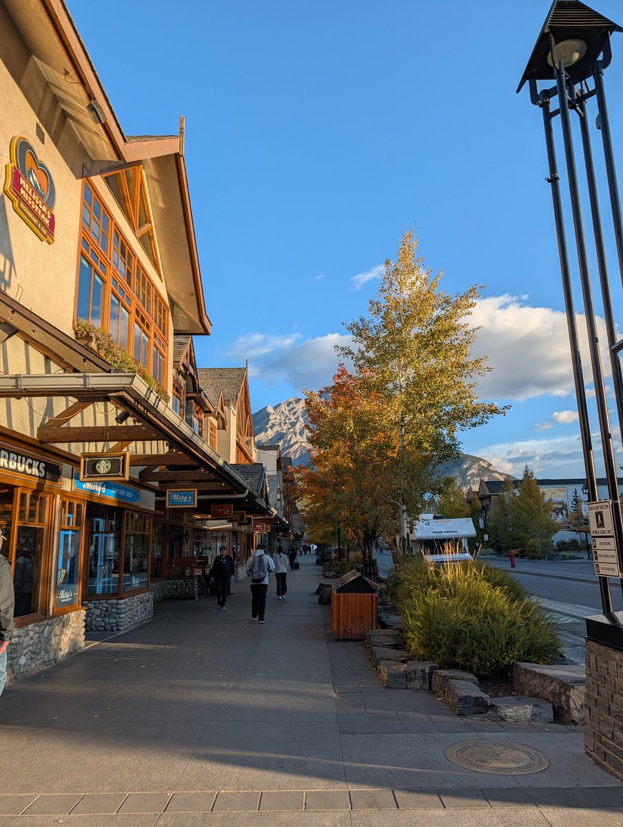 theVPNbloke's tweet photo. What a lovely place 😊
#Banff #CanadaBaby! https://t.co/b2u4LjTJvl