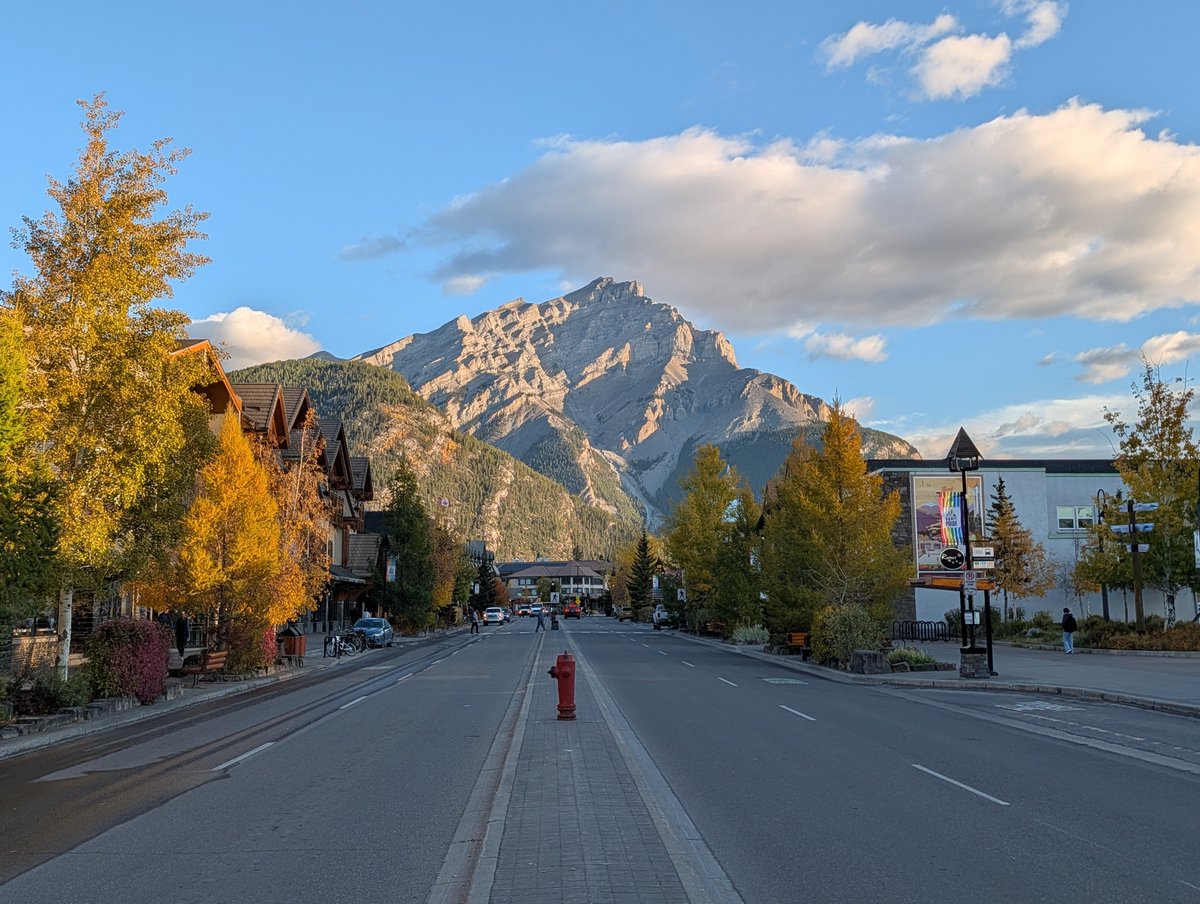 theVPNbloke's tweet photo. What a lovely place 😊
#Banff #CanadaBaby! https://t.co/b2u4LjTJvl