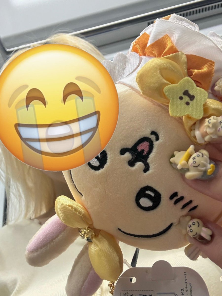 772__imnida's tweet photo. 저 네일하고 신나서 인어섬 무대인사보러 갔다가
정병 련나끼고 온 사건
살려주세요.. https://t.co/0wxSiAeFGN