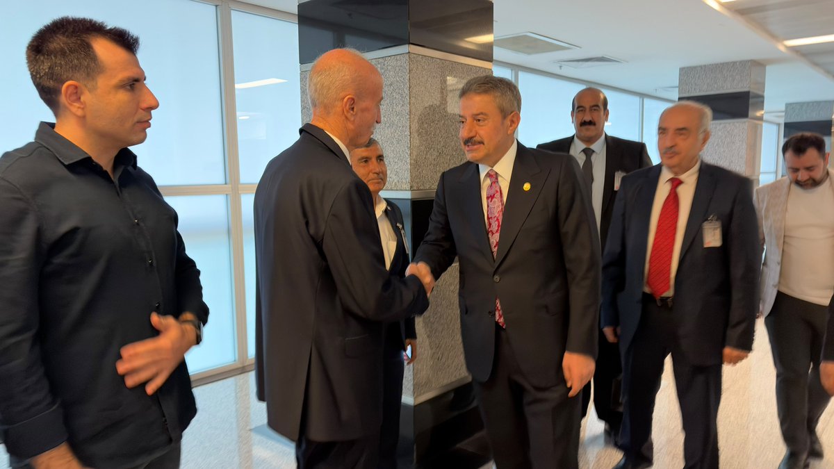 TatarArslan's tweet photo. 📍TBMM

Yeni yasama döneminde Gazi Meclisimizde hemşehrilerimizle bir araya gelerek hasbihal ettik.

Nazik ziyaretleri ve samimi sohbetleri için kendilerine teşekkür ediyorum.

@RTErdogan 
@Akparti 
@avabdullahguler https://t.co/7tekQmuDfw