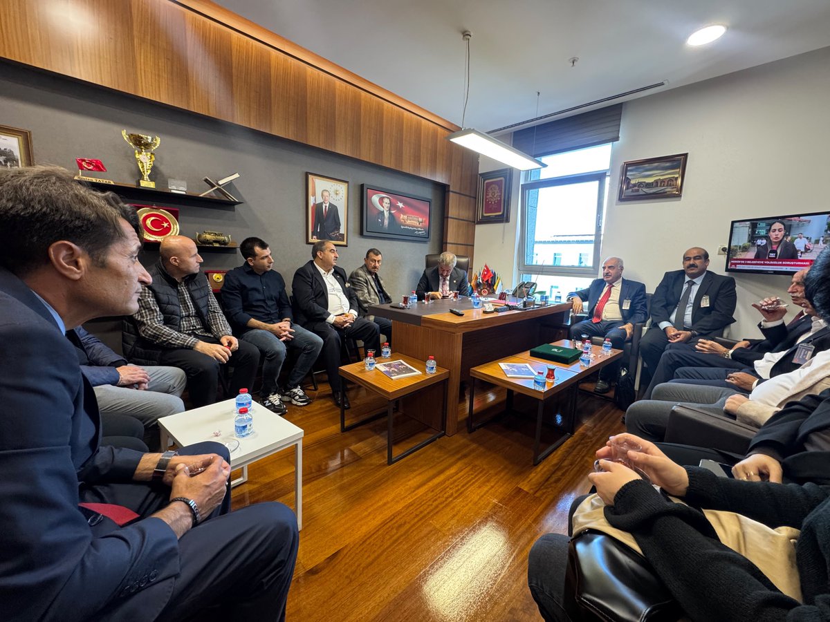 TatarArslan's tweet photo. 📍TBMM

Yeni yasama döneminde Gazi Meclisimizde hemşehrilerimizle bir araya gelerek hasbihal ettik.

Nazik ziyaretleri ve samimi sohbetleri için kendilerine teşekkür ediyorum.

@RTErdogan 
@Akparti 
@avabdullahguler https://t.co/7tekQmuDfw