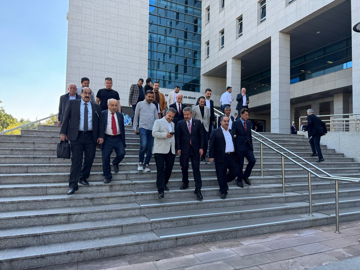 TatarArslan's tweet photo. 📍TBMM

Yeni yasama döneminde Gazi Meclisimizde hemşehrilerimizle bir araya gelerek hasbihal ettik.

Nazik ziyaretleri ve samimi sohbetleri için kendilerine teşekkür ediyorum.

@RTErdogan 
@Akparti 
@avabdullahguler https://t.co/7tekQmuDfw