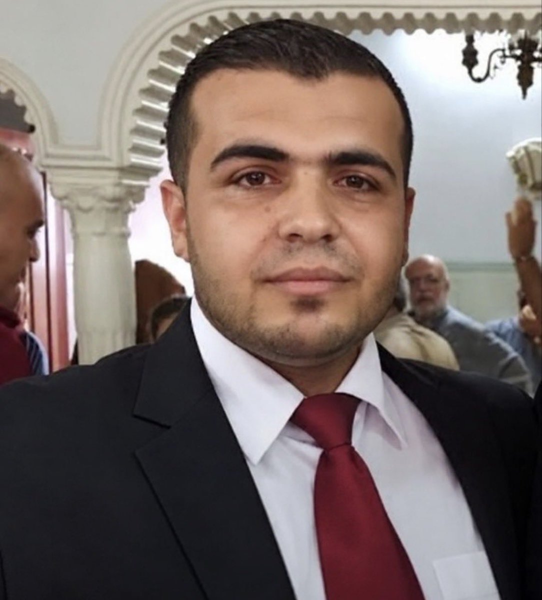 Nechamatova's tweet photo. Good news !
Ce consanguin habillé comme un guichetier de banque s’appelle,
Mohammad Al-Yazgi .
Il était commandant du bras armé du Hamas .
❌il y a moins d’une heure il a été PULVÉRISÉ en 1000 morceaux par un drone de Tsahal a l'ouest de Gaza .
Bon voyage ya Mohammad https://t.co/E3GrKhWv3e