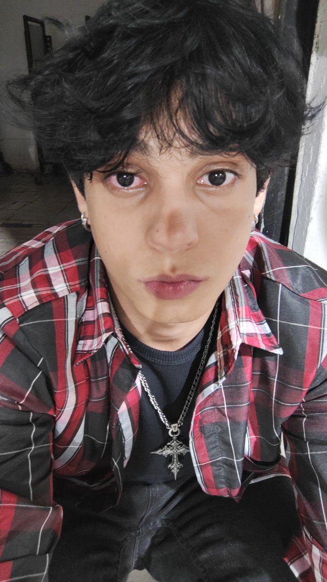 offsemjack's tweet photo. caiu coisa no meu olho 🥺 https://t.co/s4mfBtwcNN