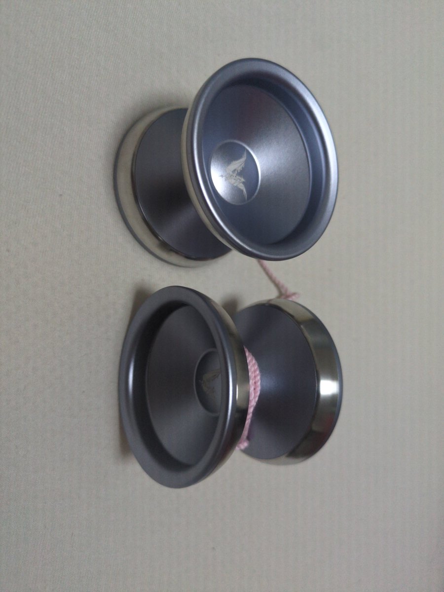 TkecherKas's tweet photo. 生まれて初めて買ったメタルヨーヨー
ヨーヨーフレンズ
サンウィング

遊びまくってたらいつの間にか2つになってました https://t.co/VM8YjOyBcf