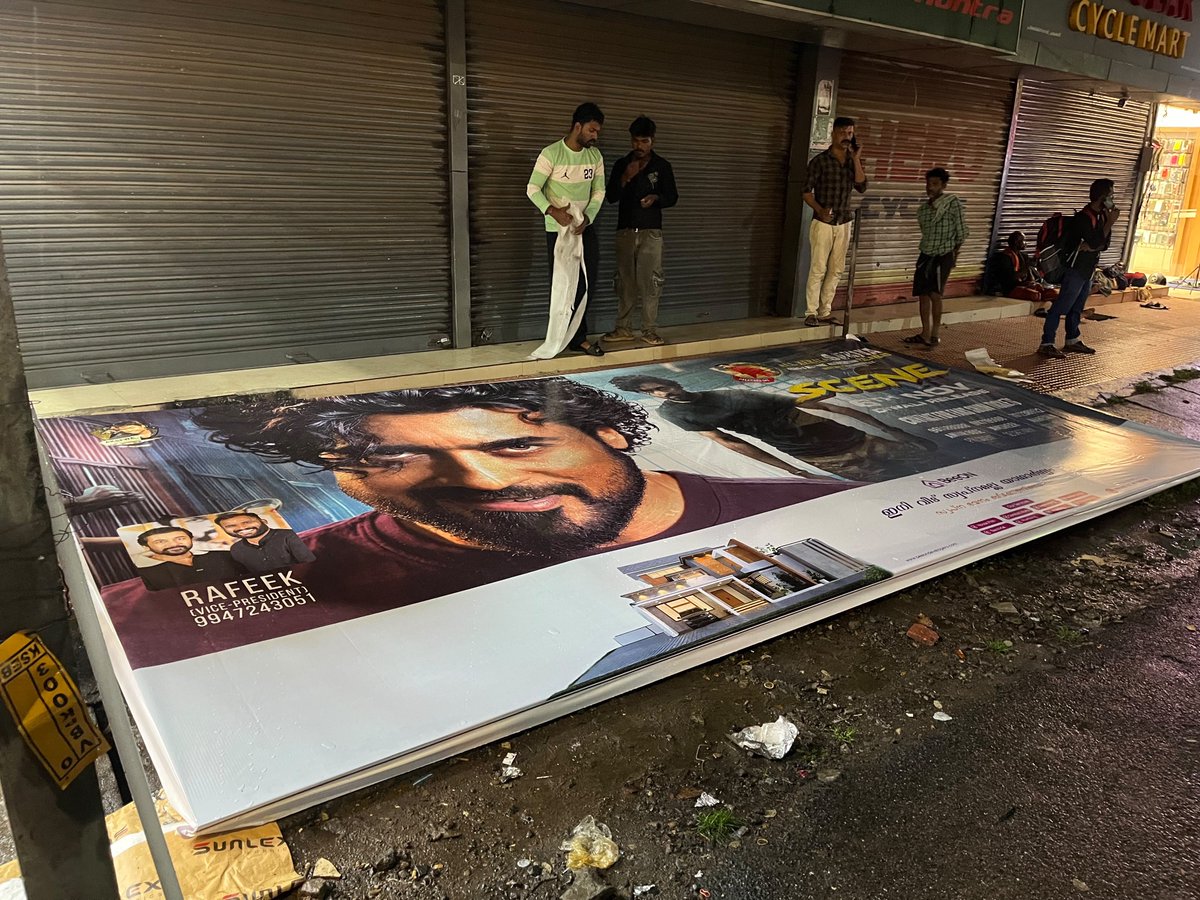 Zudhi_Offl's tweet photo. Rain, rain, go away..! We’re not bothered by the rain. 🤩🌧️

#Scene offline Promotion Palakkad SFC...! 🔥🔥🧨 https://t.co/r4xttZQ5Rc