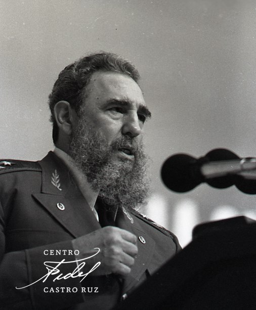 centrofidel's tweet photo. #Fidel: “Nuestros hermanos muertos en Barbados ya no son solo mártires; son símbolos en la lucha contra el terrorismo, se yerguen hoy como gigantes en esa batalla histórica para erradicar el terrorismo de la faz de la Tierra…”
#FidelVive 
#100AñosConFidel https://t.co/ZpGn2xXLpa