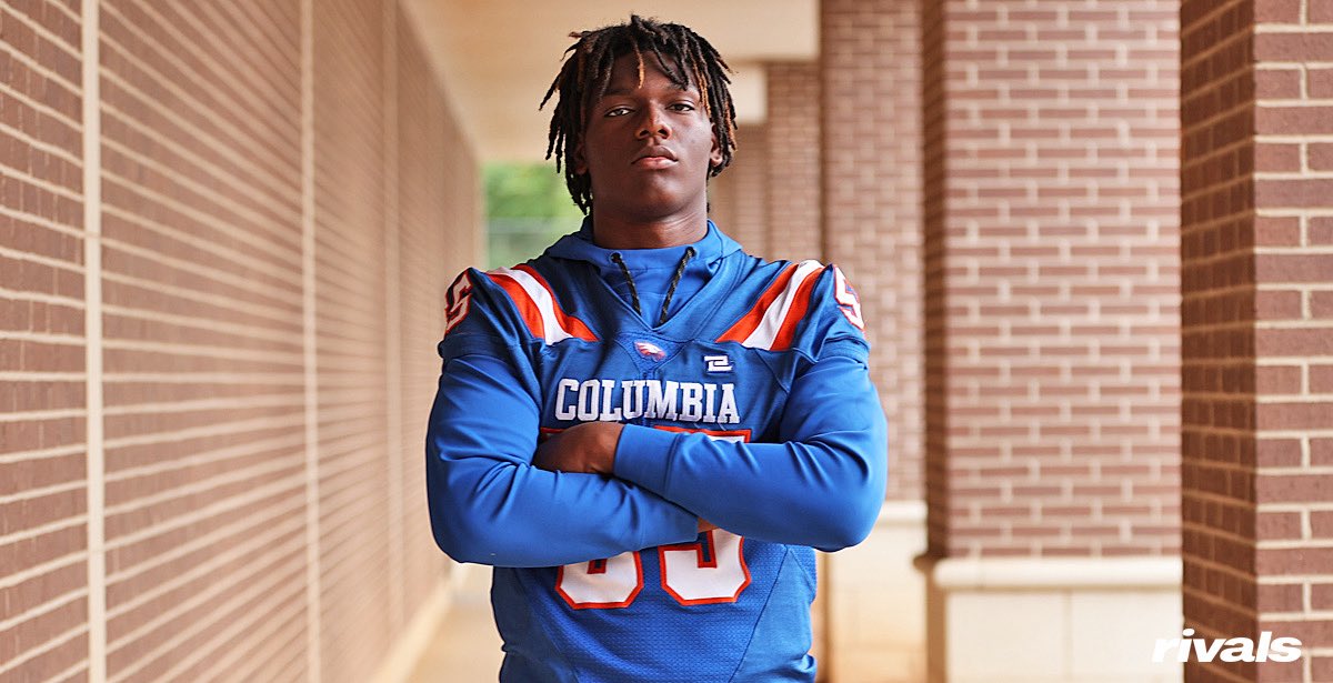 JakaiBickham1's tweet photo. Thank you @ChadSimmons_ for coming to @ColumbiaHighFB and interviewing me and some of my teammates and getting to know us and our game more!!! @RecruitGeorgia @DekalbRecruits @Rivals @adamgorney https://t.co/g2FKWbYeYa