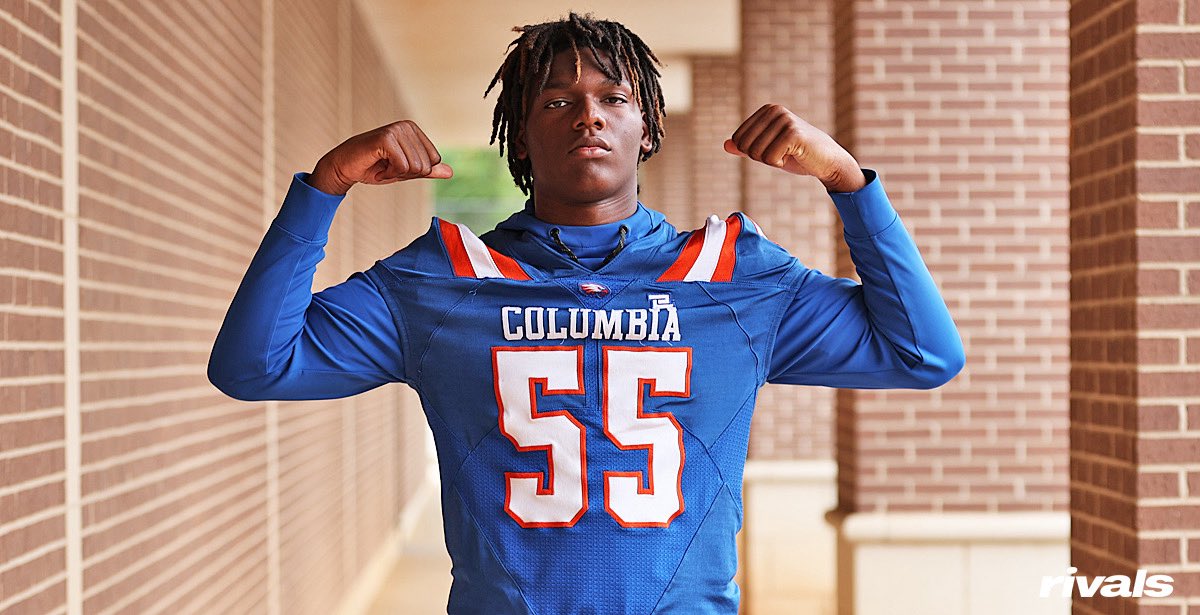 JakaiBickham1's tweet photo. Thank you @ChadSimmons_ for coming to @ColumbiaHighFB and interviewing me and some of my teammates and getting to know us and our game more!!! @RecruitGeorgia @DekalbRecruits @Rivals @adamgorney https://t.co/g2FKWbYeYa