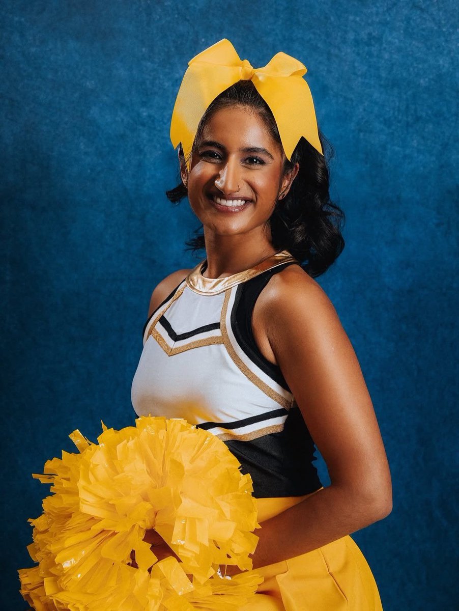 arashathinker's tweet photo. sending arasha so much love and support 💛💛 i can’t wait to see what the future holds for her https://t.co/7VZOKGEqpv