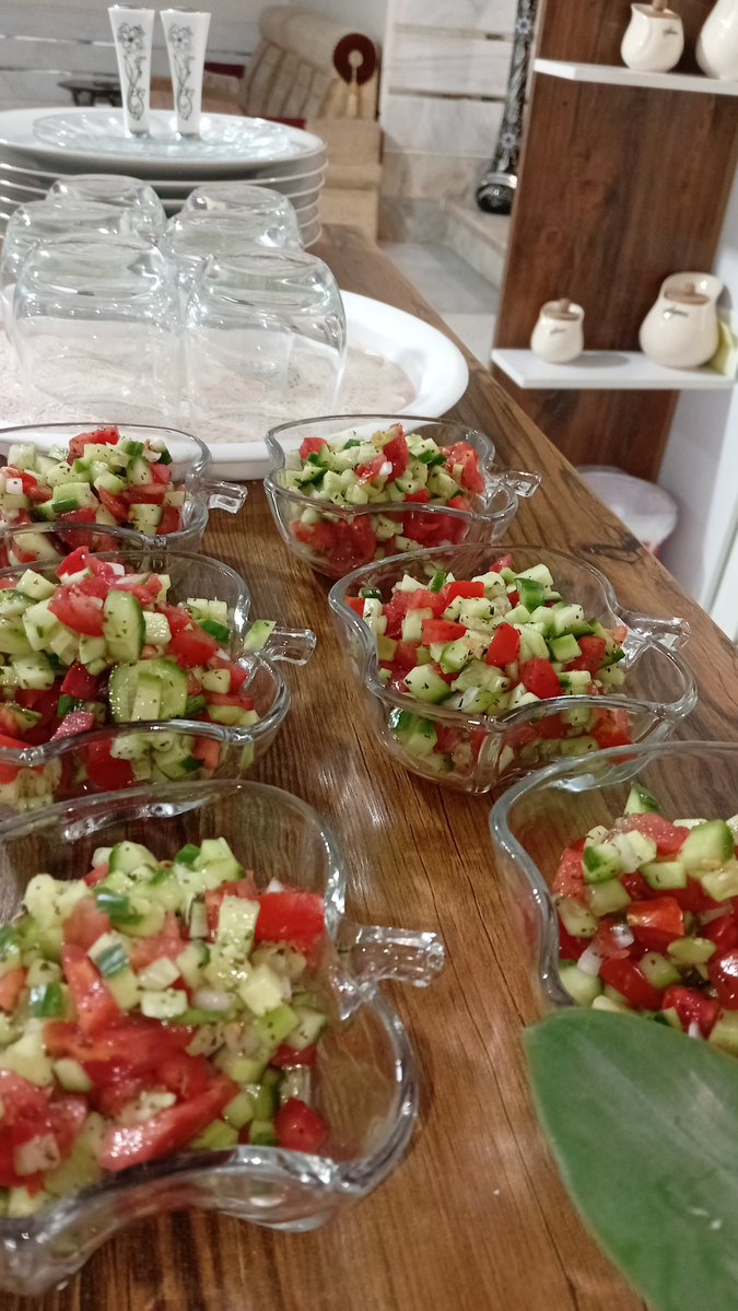 hadavand_s96357's tweet photo. Heute Abend habe ich Gäste. 🥰🏡
Es gibt doch kaum etwas Schöneres, als ein gemütliches Zuhause, gutes Essen und liebe Menschen, mit denen man gemeinsam lacht und schöne Stunden verbringt. ❤️✨
Ich wünsche euch allen einen wunderschönen Abend! 🌷 https://t.co/mn7uoQth7l