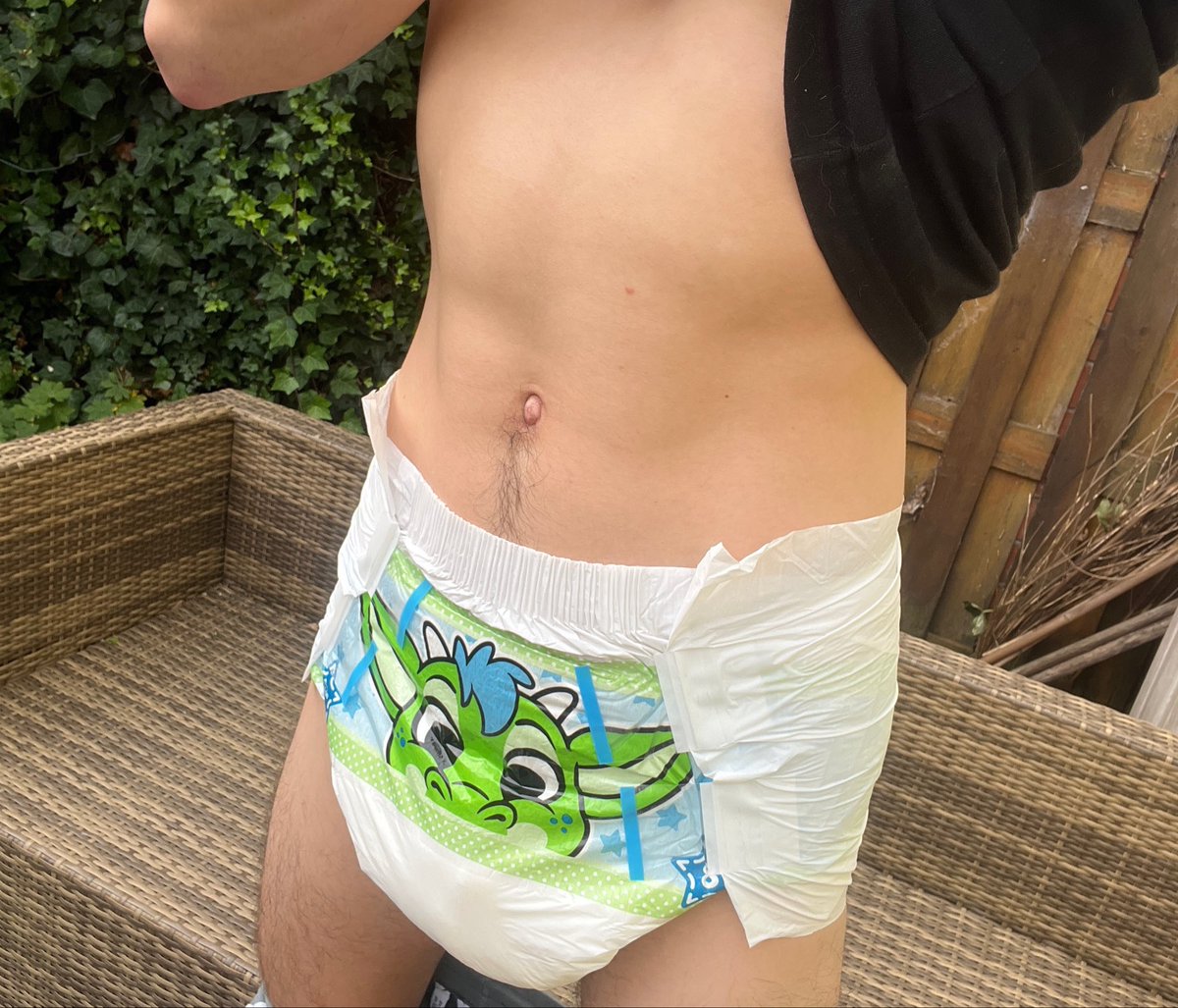 Chastity_boy_13's tweet photo. I have my chastitycage on tightly under my diaper. 🤭🤤🔒#locktober #abdl #chastitycage #peekabu https://t.co/7p3N883YTY